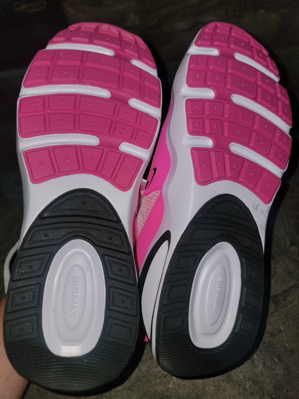 Girls Shoes - Nike **BRAND NEW** - Picture 4 of 4